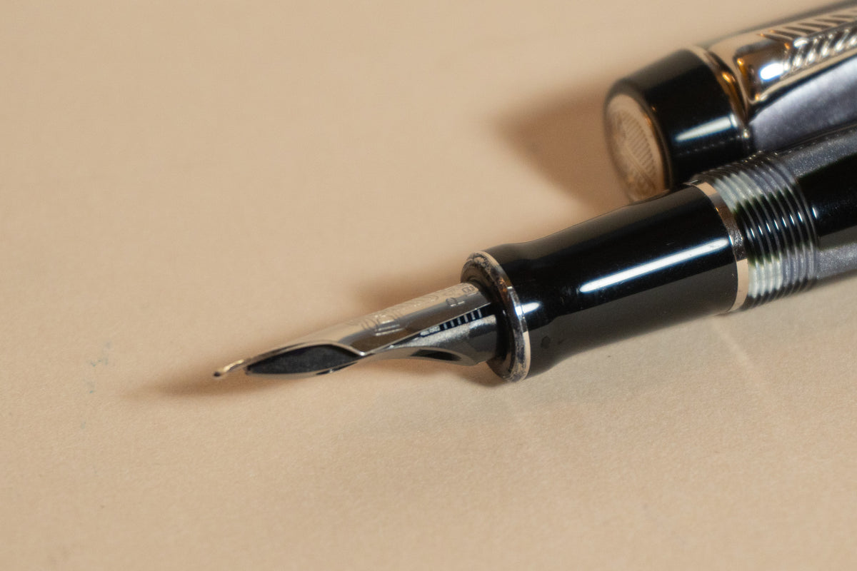 Pre-Owned Parker Duofold Mosaic Black - Medium