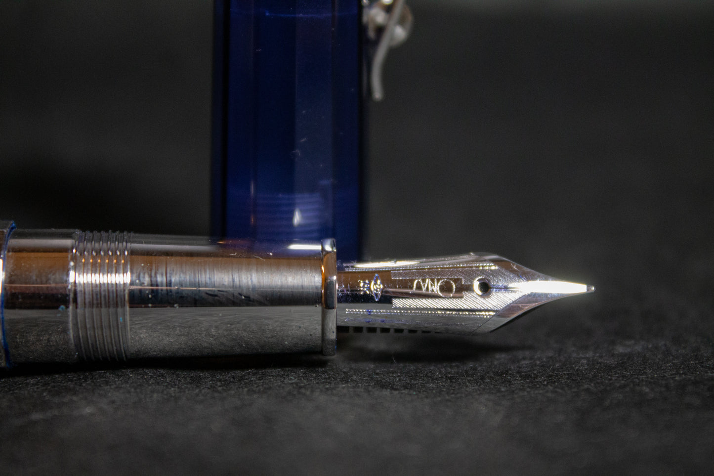 Pre-Owned Omas Arte Italiana Vision Liquid Blue Fountain Pen - Fine