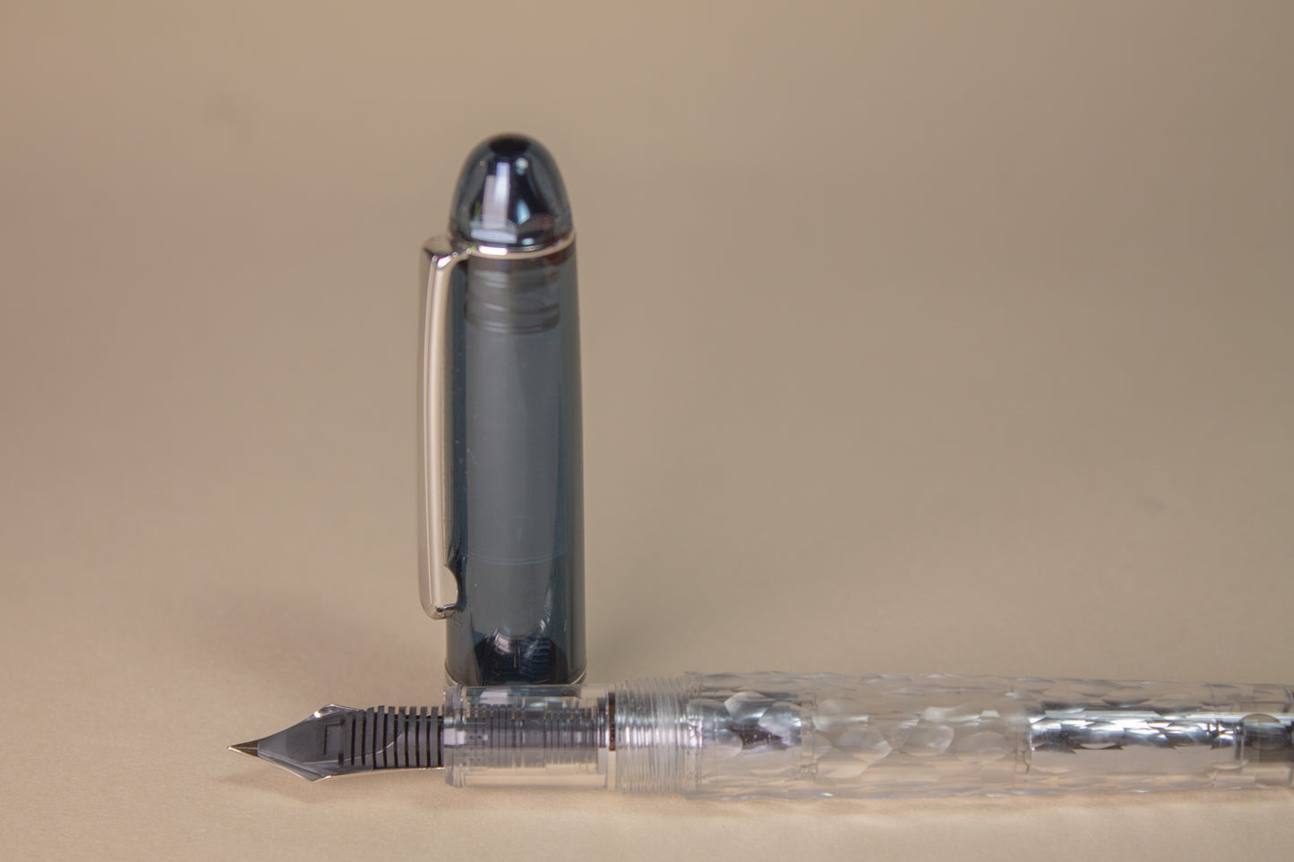 Pre-Owned Platinum #3776 Century - Fuji Unkei - Uroko Gumo Fountain Pen - Fine