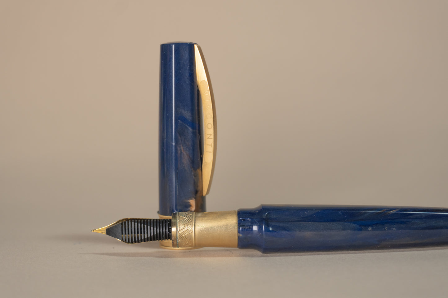 Pre-Owned Visconti Mirage Mythos Fountain Pen - Zeus - Fine
