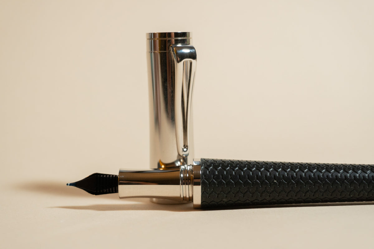 Pre-Owned Chopard Classic Racing - Black Rubber Fountain Pen - Medium