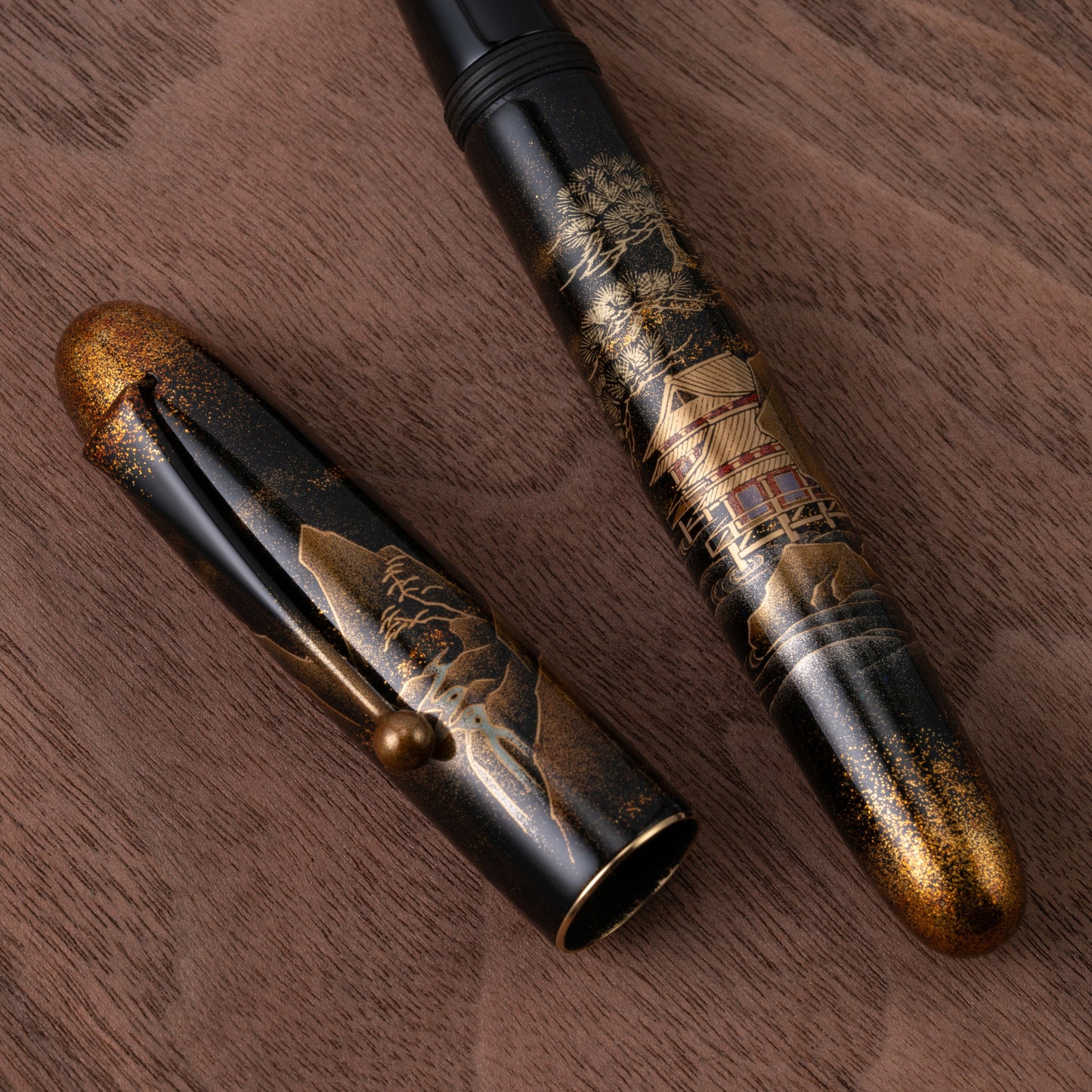 Namiki Yukari Royale Maki-e Fountain Pen - Night Scene of Pavilion