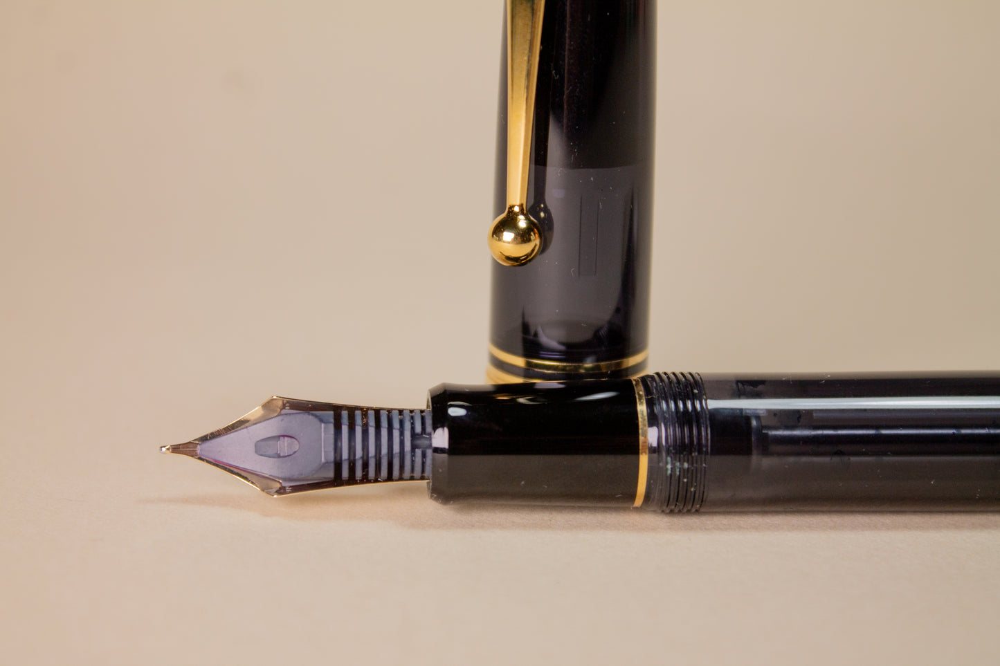 Pre-Owned Pilot Custom 823 Smoke - Medium
