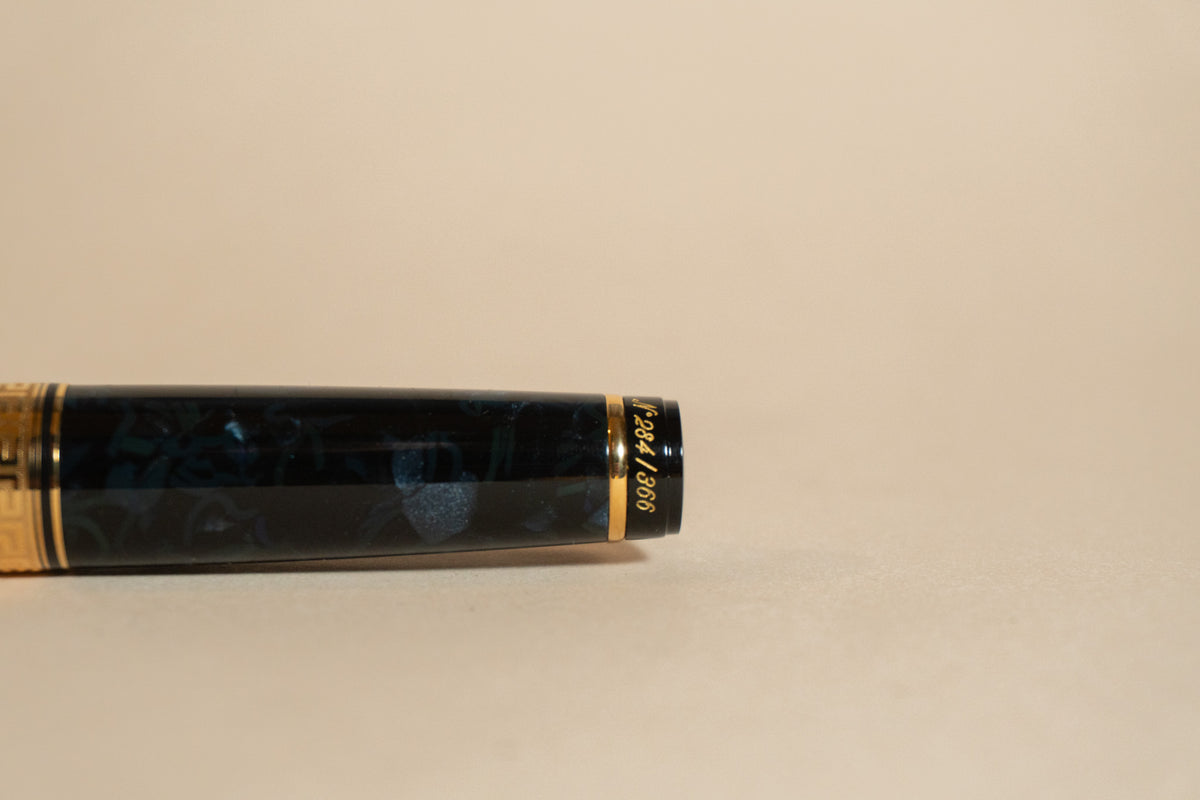 Pre-Owned Aurora Optima Blue Marble Auroloide Fountain Pen - Fine