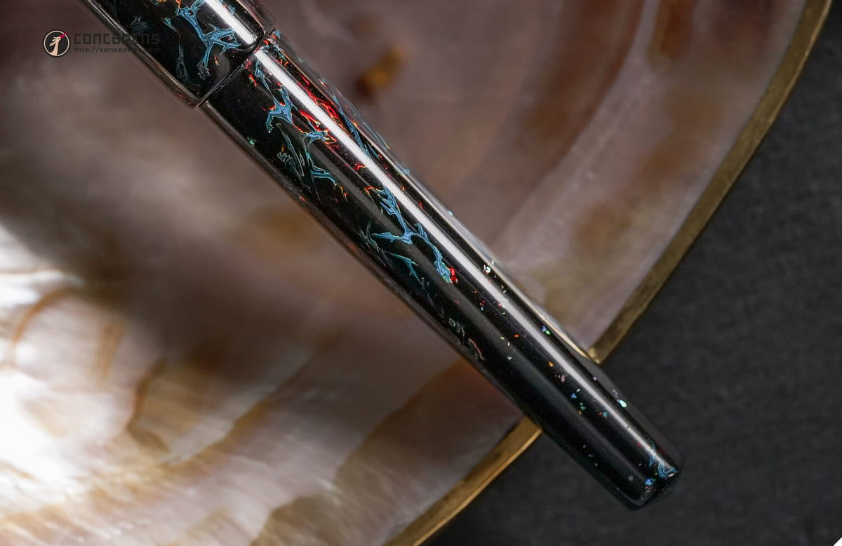 ConCoPens Traditional Vietnamese Lacquer Fountain Pen - Obsidia