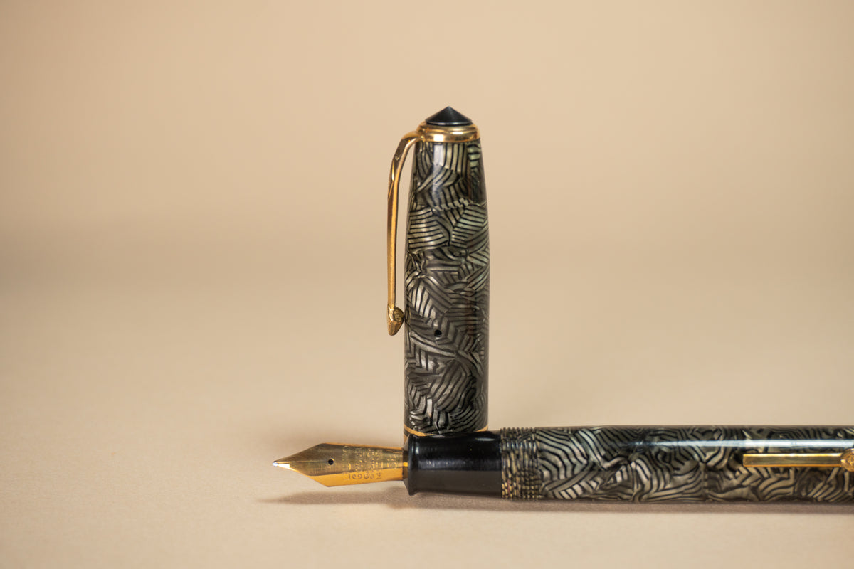 Pre-Owned Conway Stewart 58 Grey Hatch Fountain Pen (Sac Fill)