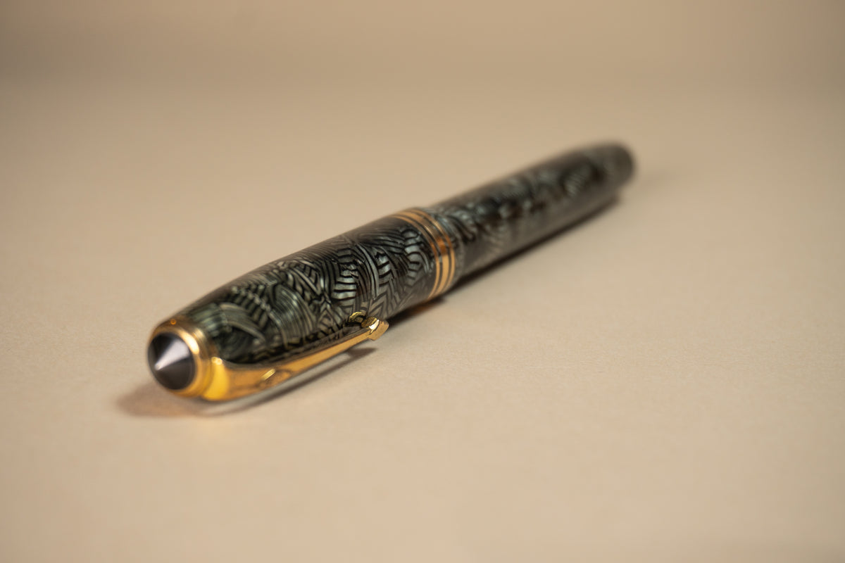 Pre-Owned Conway Stewart 58 Grey Hatch Fountain Pen (Sac Fill)