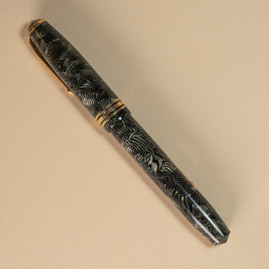 Pre-Owned Conway Stewart 58 Grey Hatch Fountain Pen (Sac Fill)