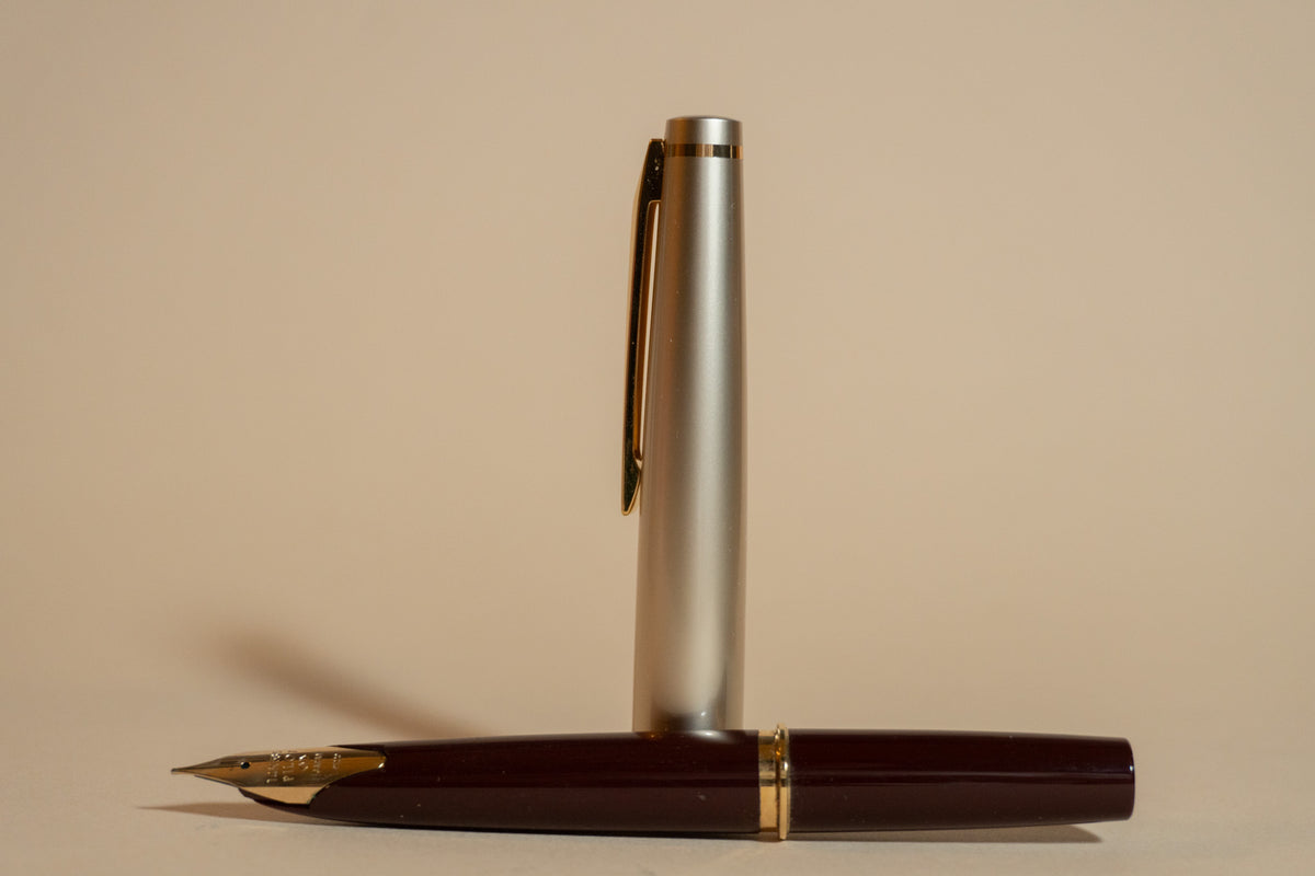 Pre-Owned Pilot E95S Burgundy Fountain Pen - Medium