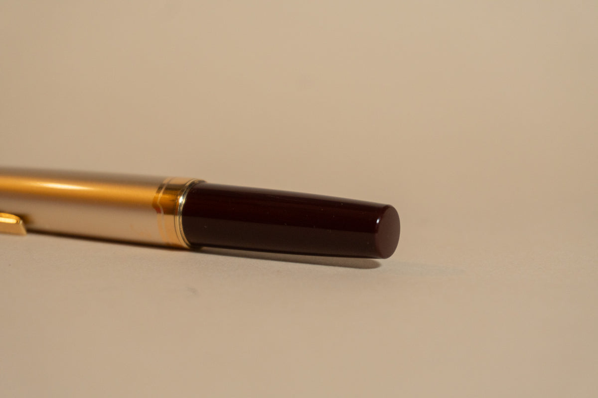 Pre-Owned Pilot E95S Burgundy Fountain Pen - Medium