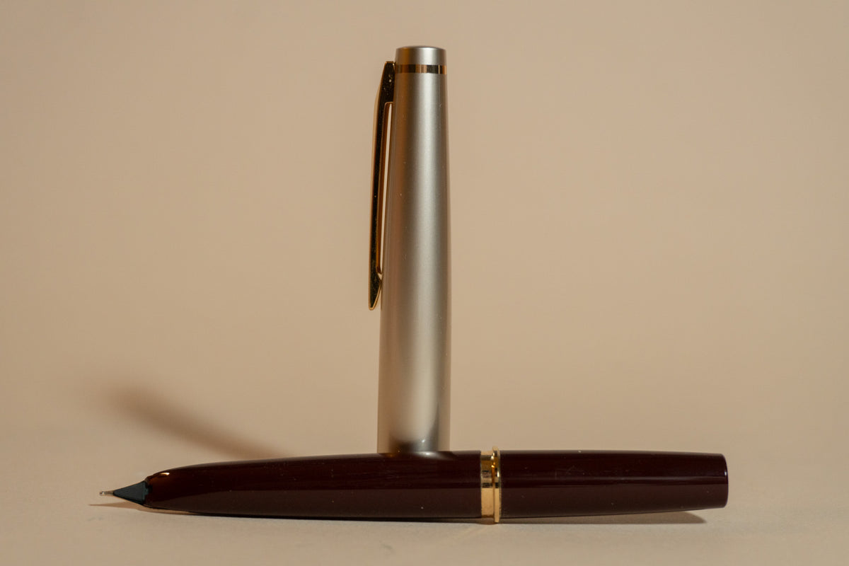 Pre-Owned Pilot E95S Burgundy Fountain Pen - Medium