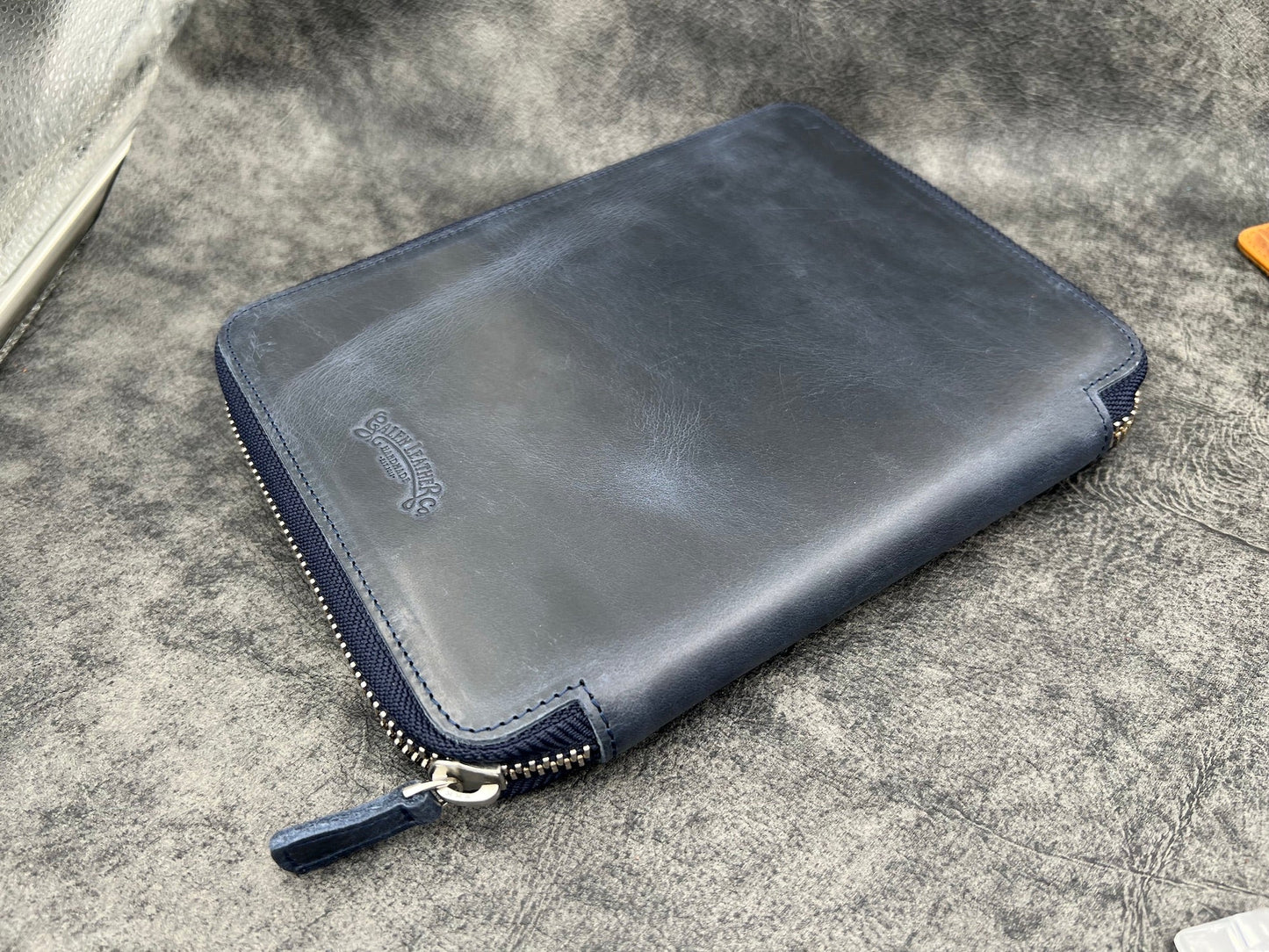 Galen Leather Zippered 20 Slots Pen Case - Crazy Horse Navy Blue