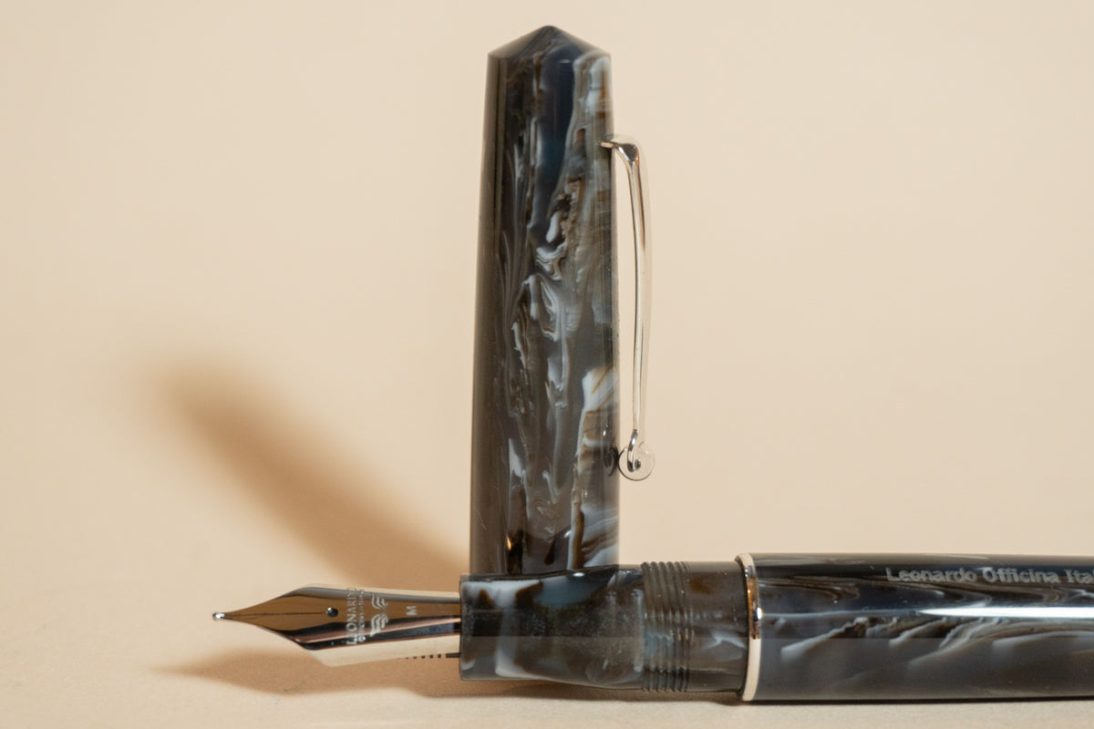 Pre-Owned Leonardo Momento Zero Corno Fountain Pen - Medium