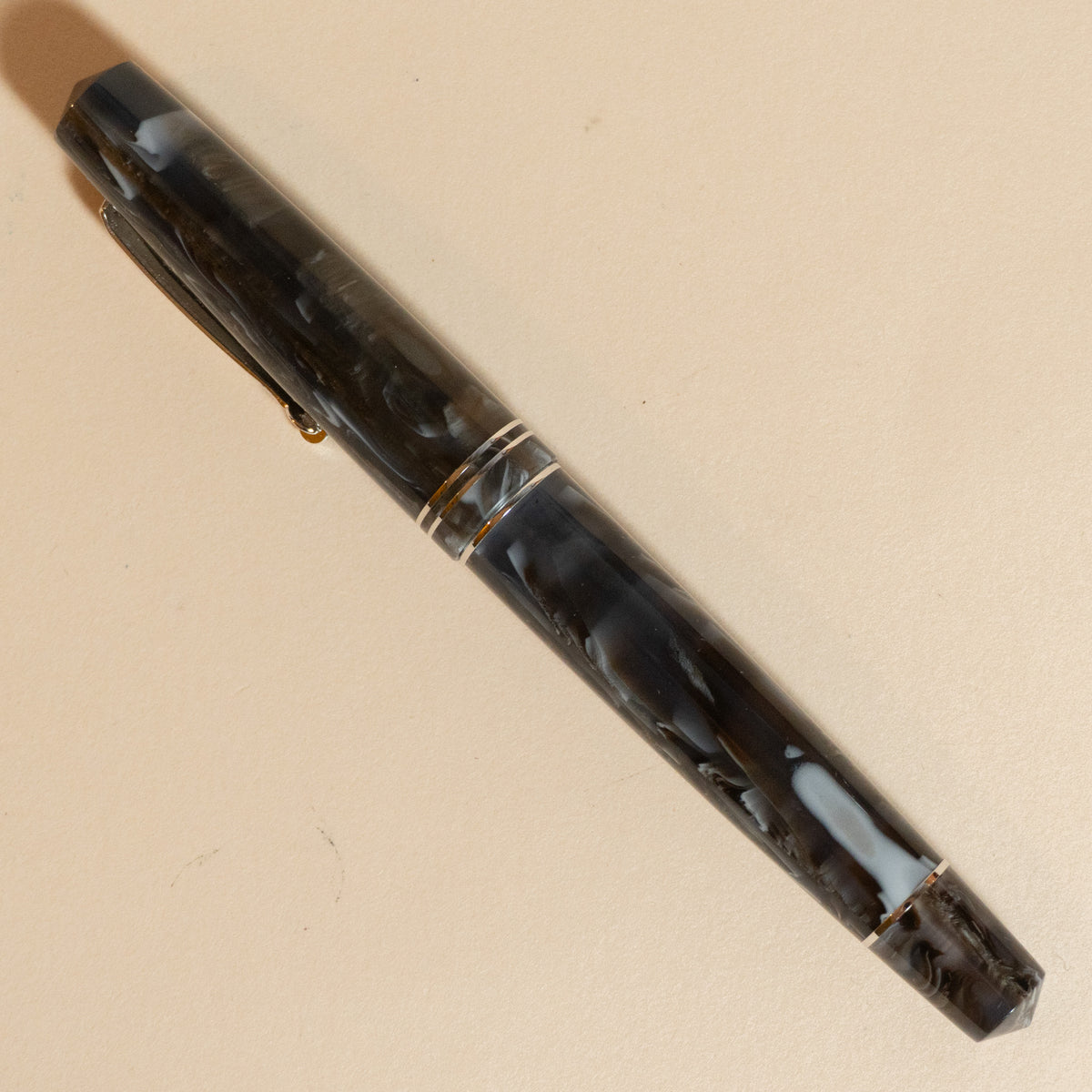 Pre-Owned Leonardo Momento Zero Corno Fountain Pen - Medium