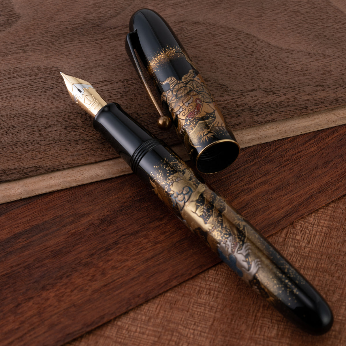 Namiki Yukari Royale Maki-e Fountain Pen - Lioness and Cubs