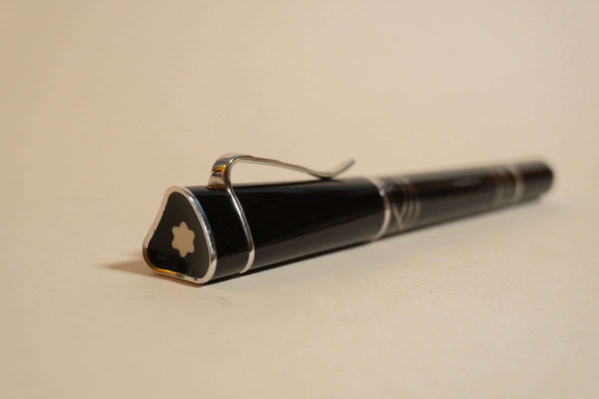 Pre-Owned Montblanc Writers Edition Jonathan Swift Fountain Pen