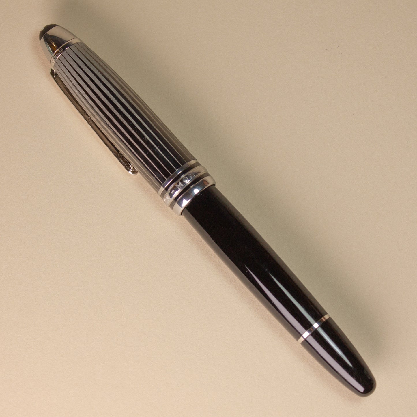 Pre-Owned Montblanc Meisterstück Solitaire Doue Black and White Fountain Pen
