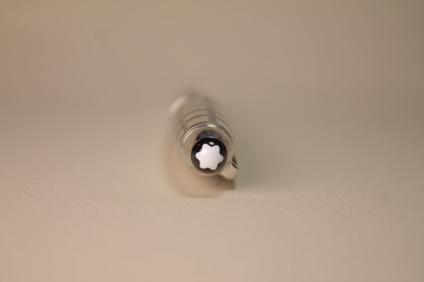 Pre-Owned Montblanc Meisterstück Solitaire Platinum Plated Facet LeGrand Fountain Pen