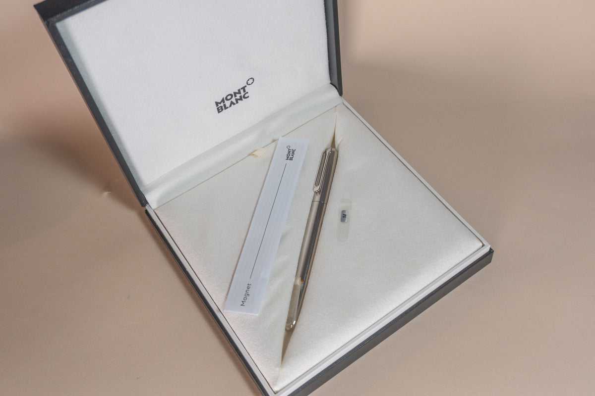 Pre-Owned Montblanc (M) Red Signature Fountain Pen - Medium