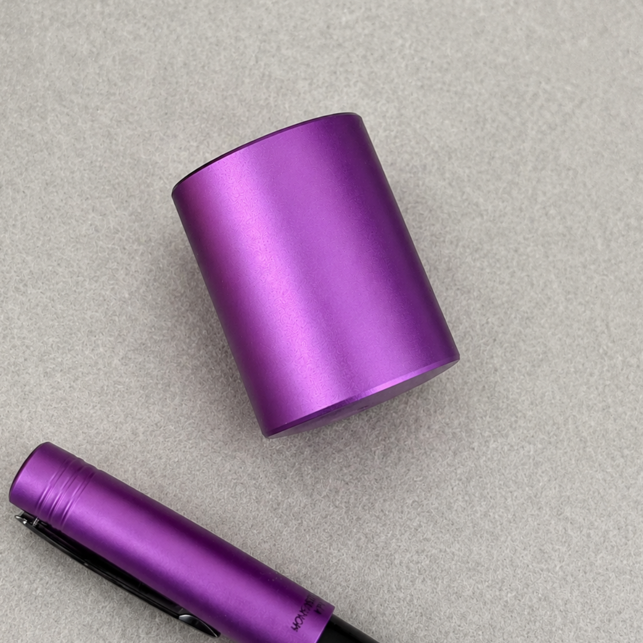 Monteverde MP1 Solid Aluminum Anodized Cylinder Pen Holder - Purple Frost