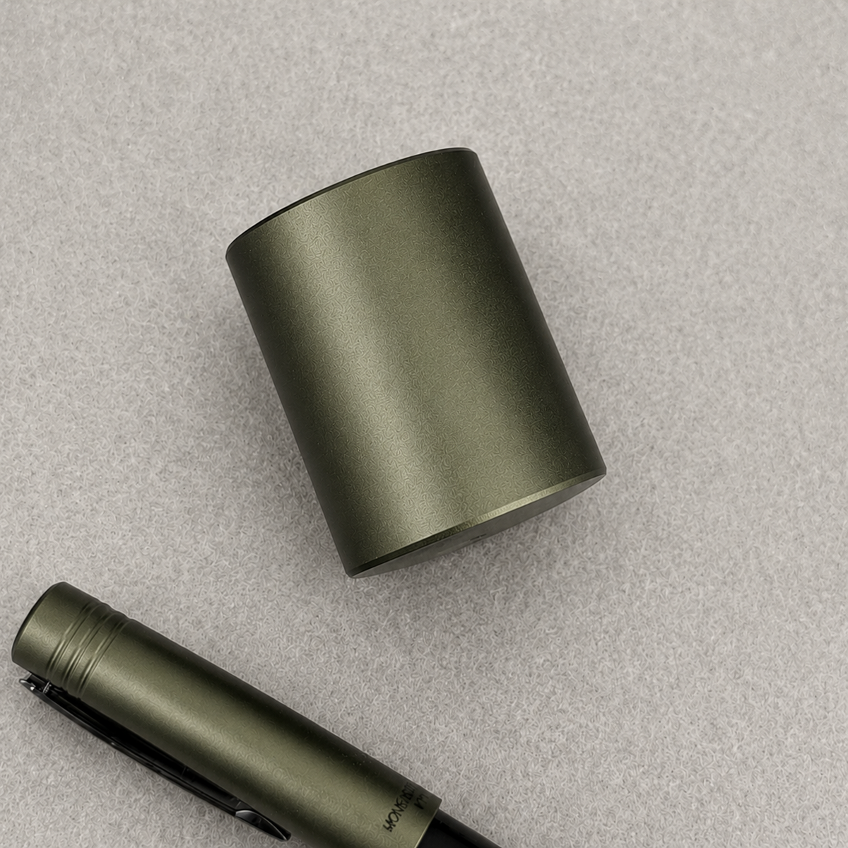 Monteverde MP1 Solid Aluminum Anodized Cylinder Pen Holder - Olive Green