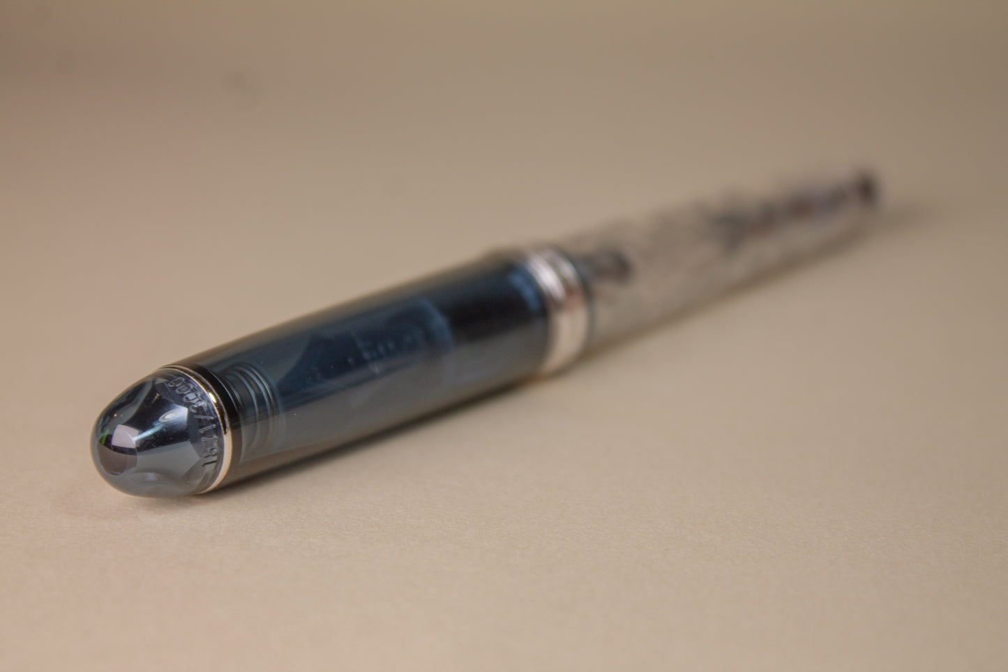 Pre-Owned Platinum #3776 Century - Fuji Unkei - Uroko Gumo Fountain Pen - Fine