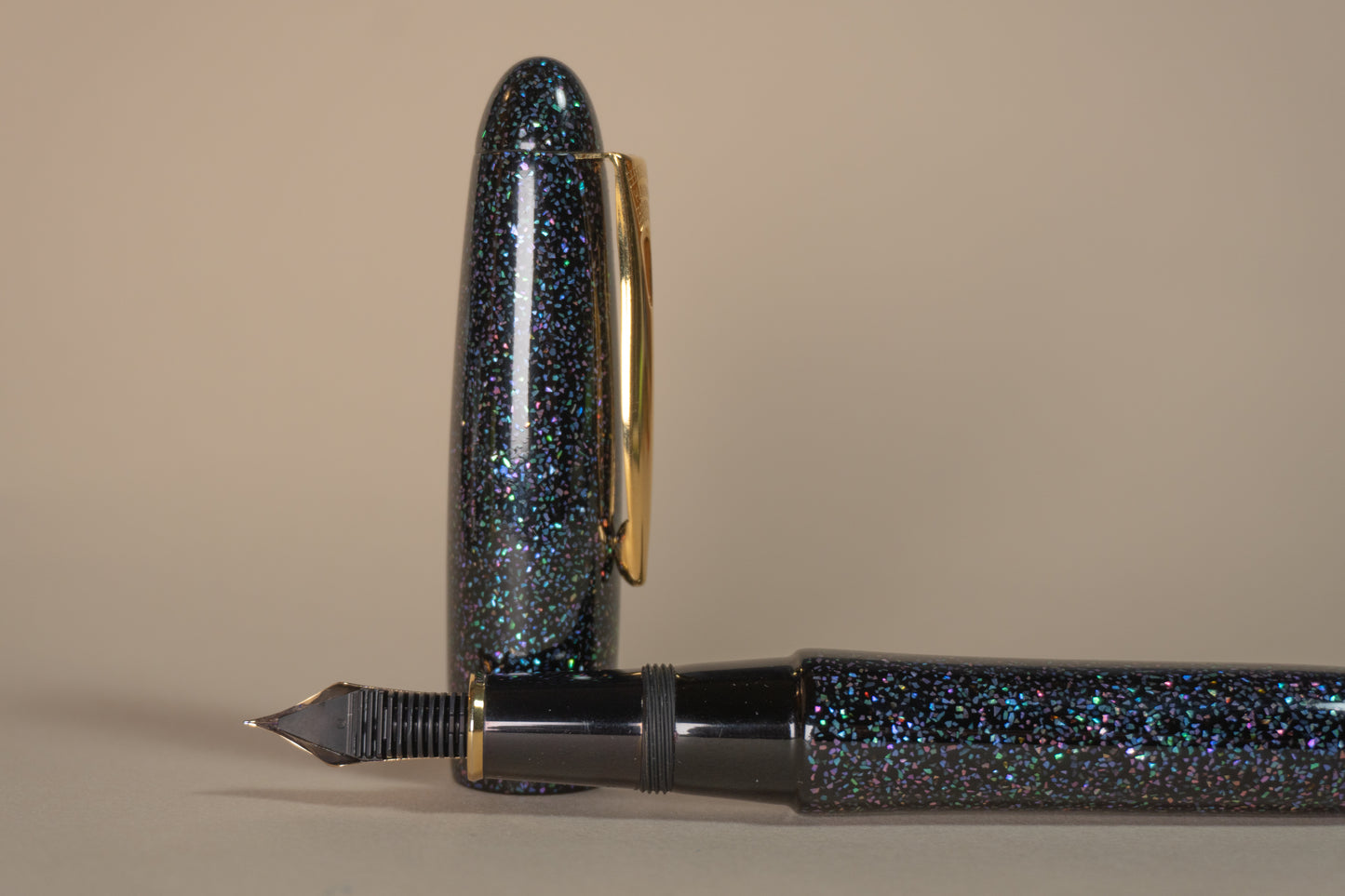 Pre-Owned Platinum Izumo Raden Galaxy Fountain Pen - Fine