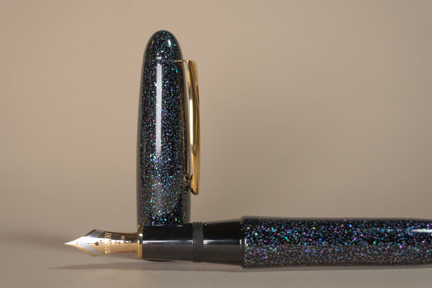 Pre-Owned Platinum Izumo Raden Galaxy Fountain Pen - Fine