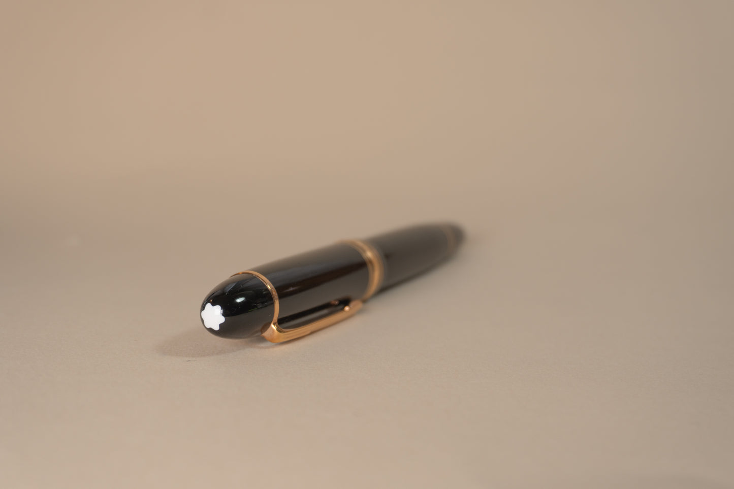 Pre-Owned Montblanc 149 Fountain Pen w/ Rose Gold Trim