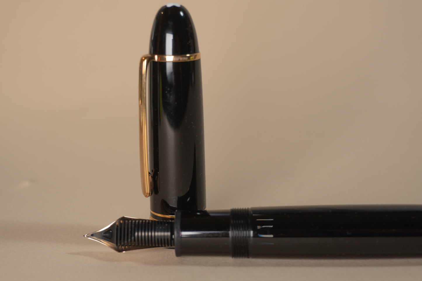 Pre-Owned Montblanc 149 Fountain Pen w/ Rose Gold Trim