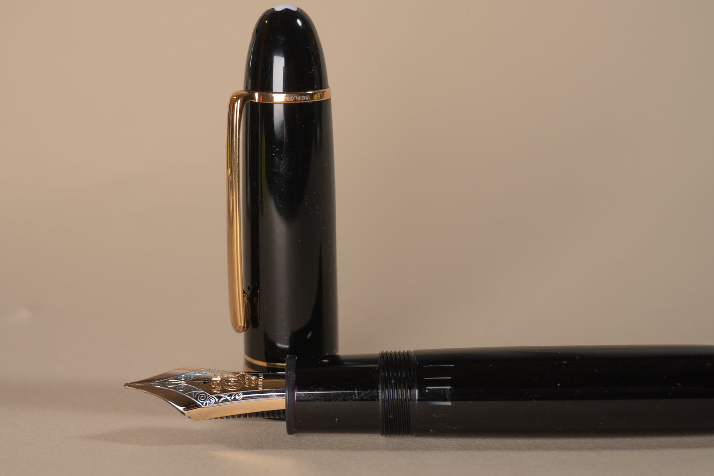 Pre-Owned Montblanc 149 Fountain Pen w/ Rose Gold Trim