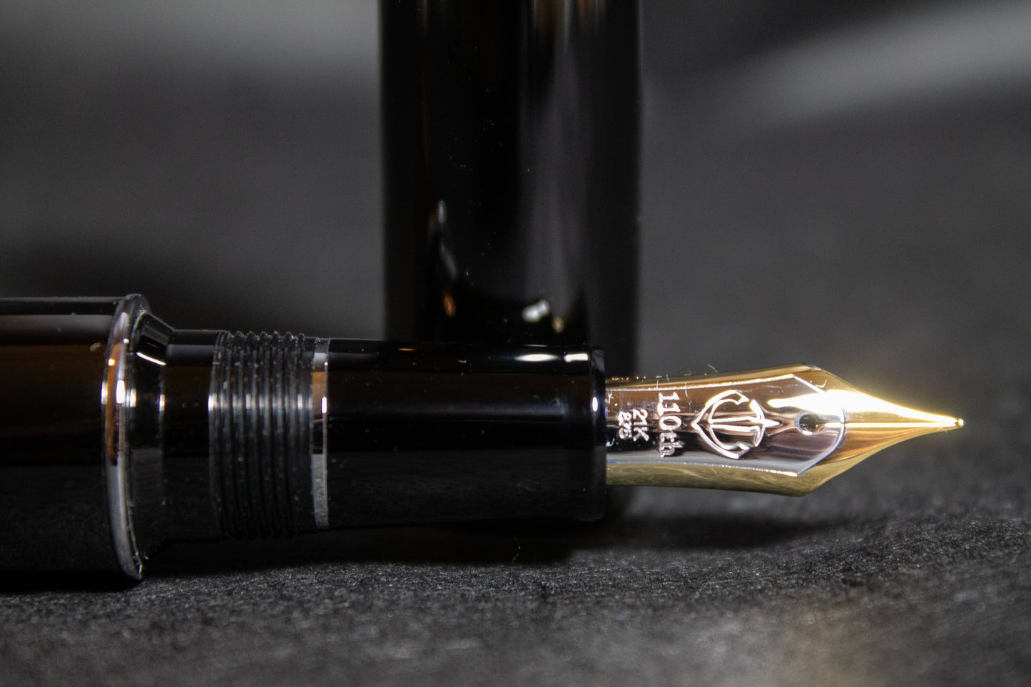 Pre-Owned Sailor 110th Anniversary Fountain Pen KUROGANE - Hard Medium