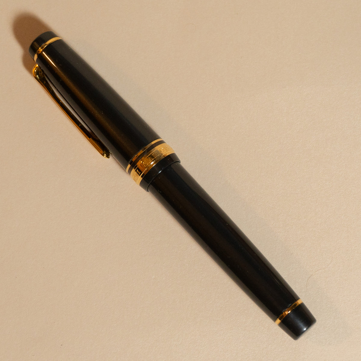 Pre-Owned Sailor Pro Gear Knight to E4 Fountain Pen - Medium