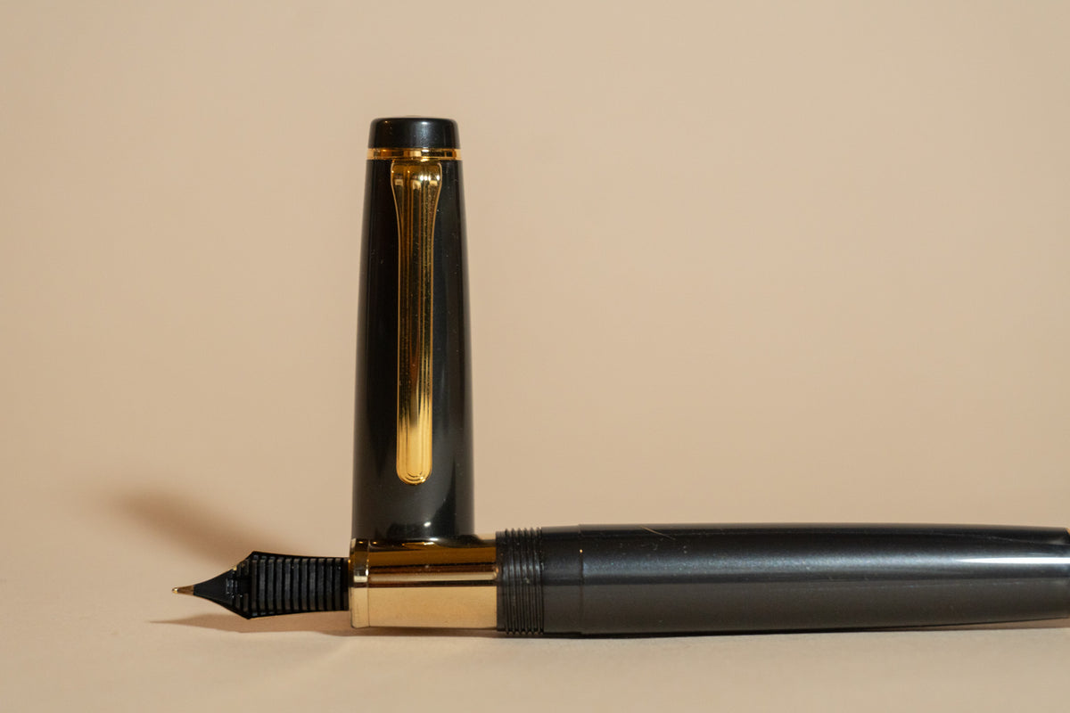 Pre-Owned Sailor Pro Gear Knight to E4 Fountain Pen - Medium