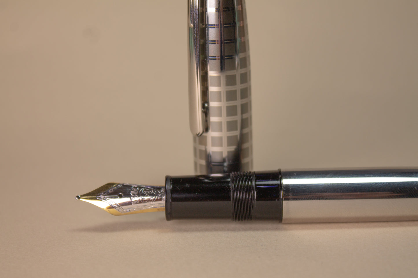Pre-Owned Montblanc Meisterstück Solitaire Stainless Steel II 146 Fountain Pen