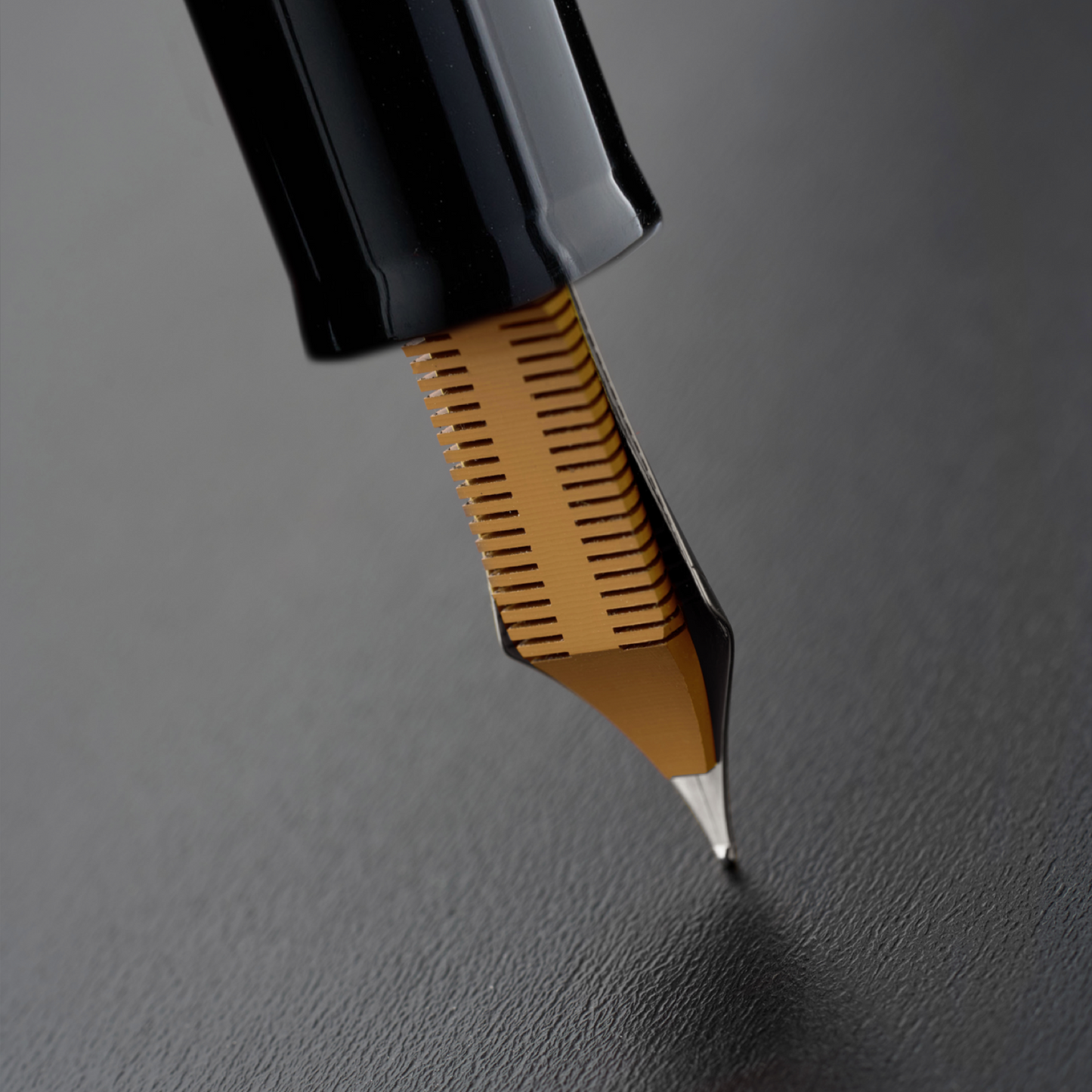 Delta DV Original Magnifica Oversize Fountain Pen - Orange