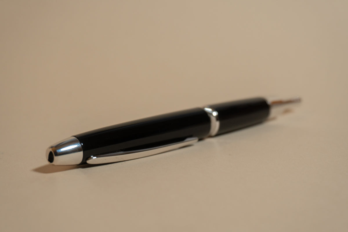 Pre-Owned Pilot Vanishing Point LS Black Fountain Pen - Medium