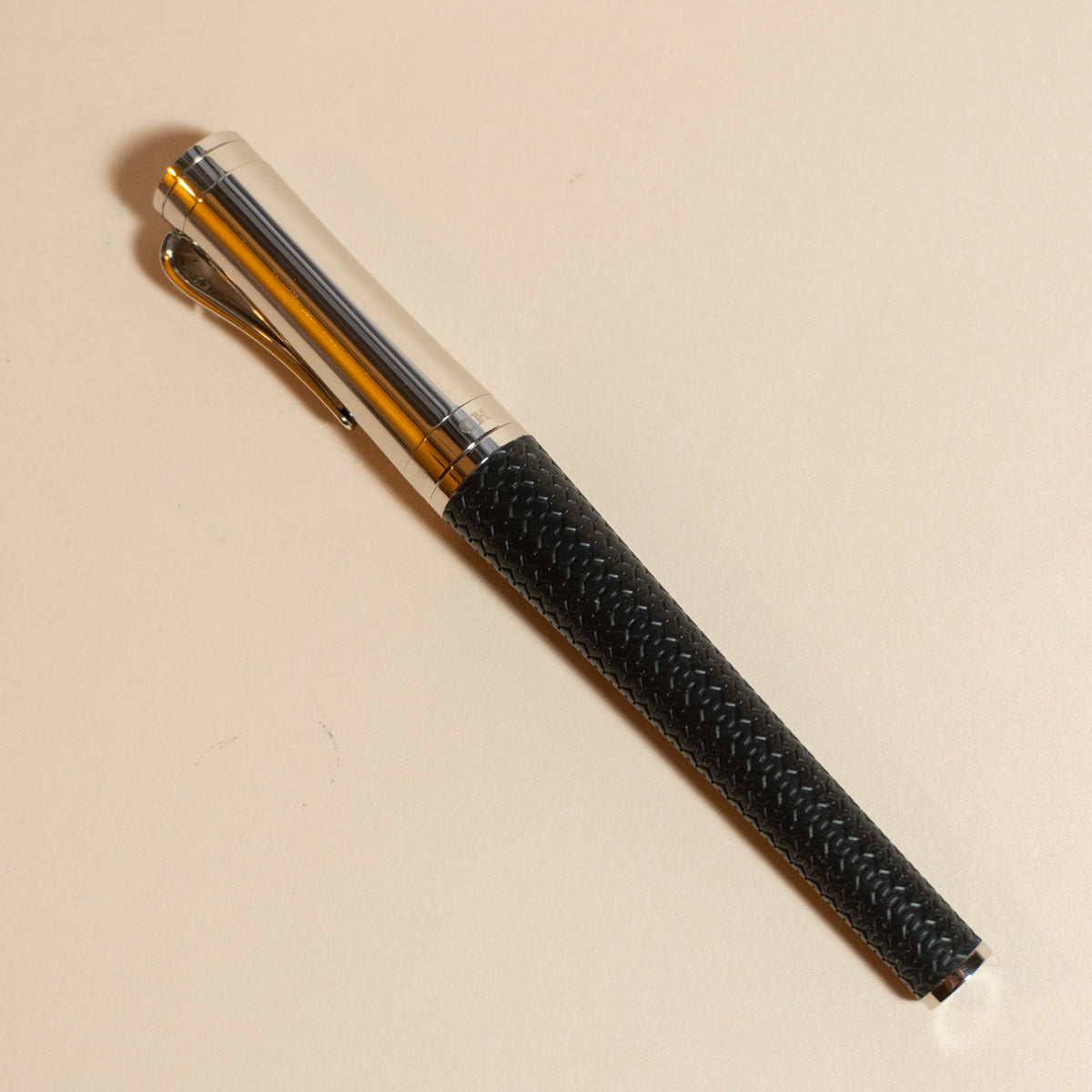 Pre-Owned Chopard Classic Racing - Black Rubber Fountain Pen - Medium