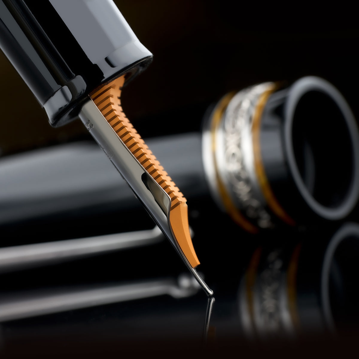 Delta DV 2.0 Oversize Fountain Pen - Soiree (14K Nib)