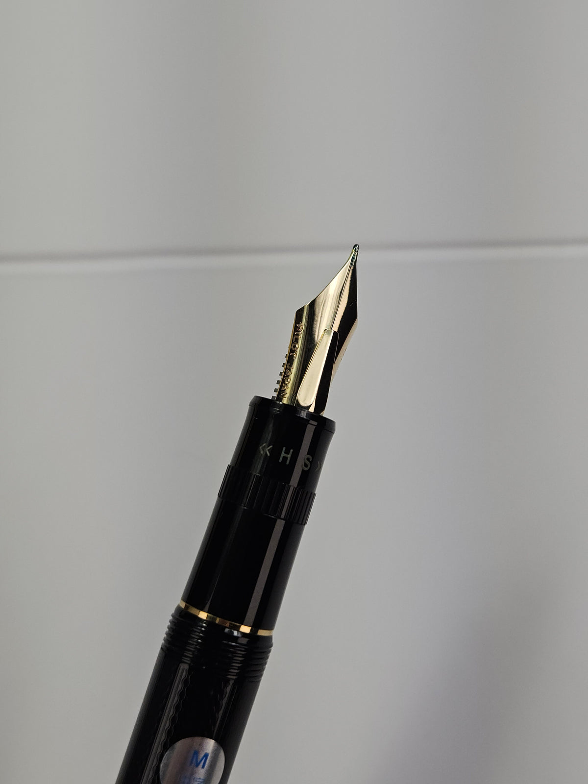 Pre-Owned Pilot Justus Fountain Pen - Black with Gold Trim - 14K Medium Nib (SAC)