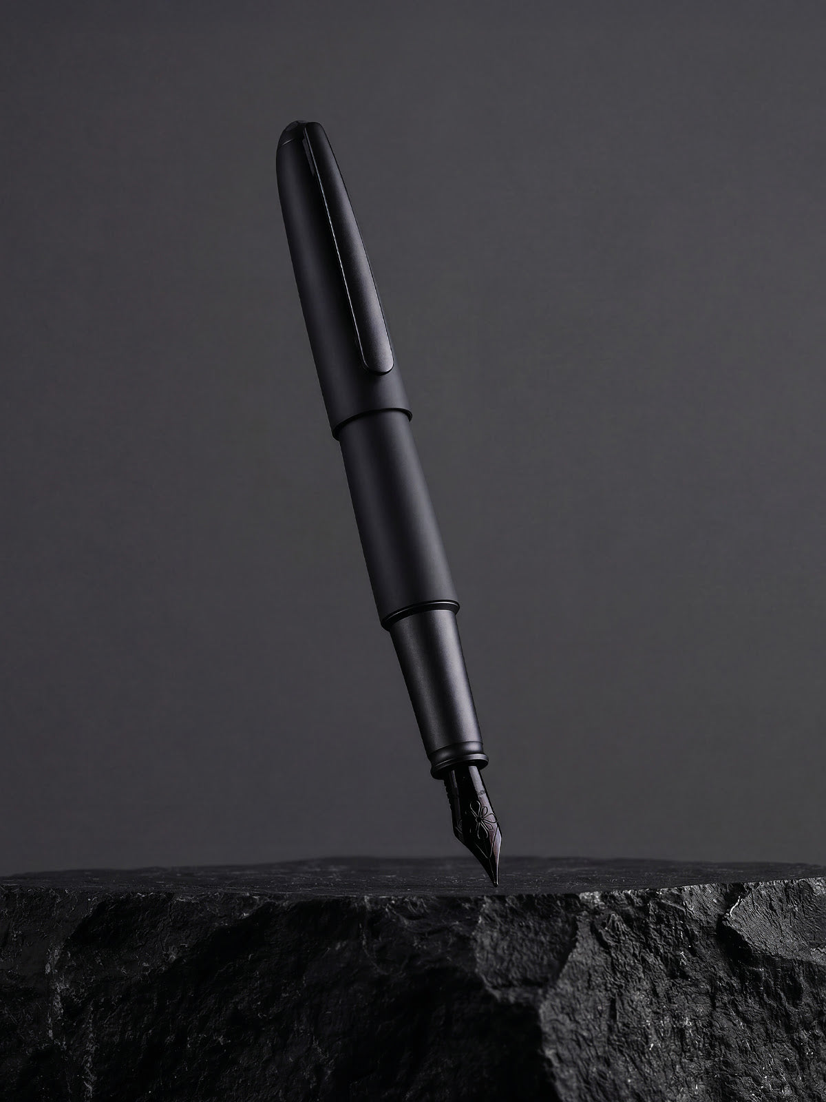 Diplomat Aero Fountain Pen - Pure Black (Limited Edition)