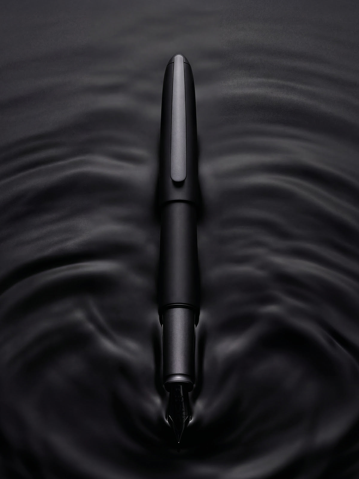 Diplomat Aero Fountain Pen - Pure Black (Limited Edition)